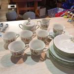 Pěkná porcelánová sada                  