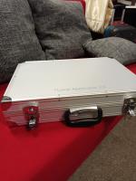 Stříbrný kufřík                         